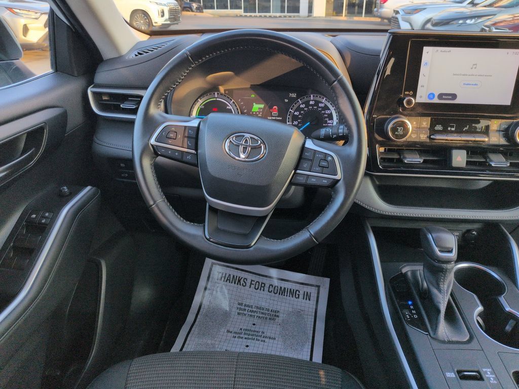 Used 2023 Toyota Highlander LE AWD/4WD image 13