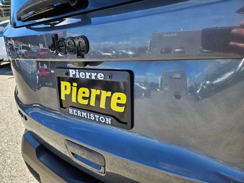 Used 2023 Jeep Renegade Altitude w/ Sun/Sound Group AWD/4WD image 13