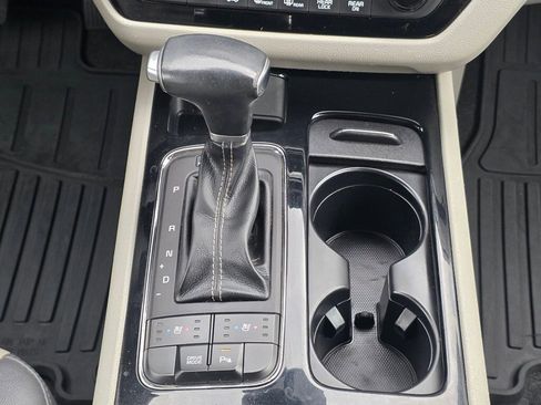 Used 2018 Kia Sedona SX image 16