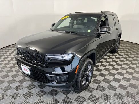 Used 2025 Jeep Grand Cherokee Limited AWD/4WD image 3