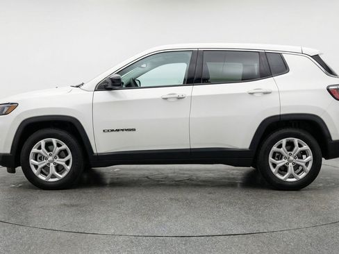 Used 2025 Jeep Compass Latitude AWD/4WD image 5