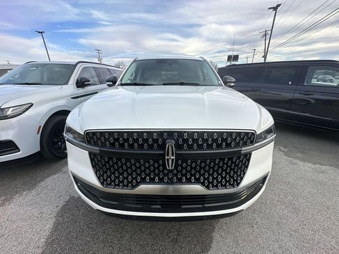 New 2026 Lincoln Navigator L Premier AWD/4WD image 27