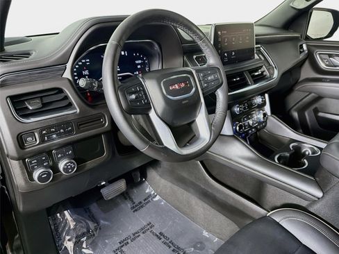 Certified 2022 GMC Yukon SLT w/ SLT Premium Package AWD/4WD image 9