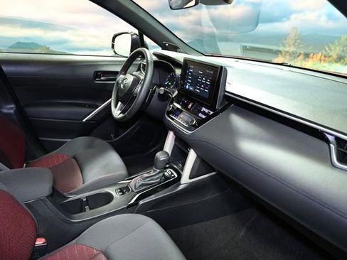 Used 2024 Toyota Corolla Cross AWD Hybrid w/ Moonroof Package image 44