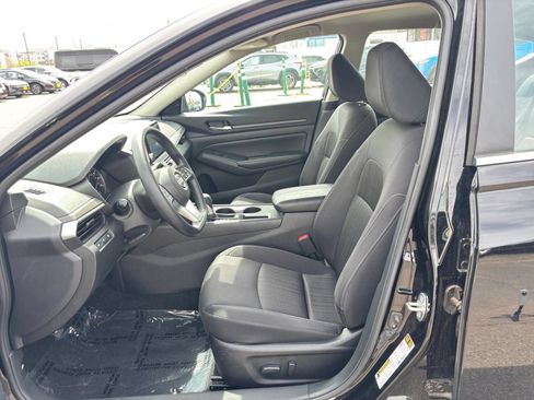 Used 2025 Nissan Altima 2.5 SV FWD image 27
