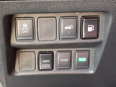 Used 2018 Nissan Rogue SV image 26