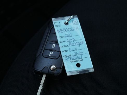 Used 2015 Jeep Renegade Latitude FWD image 40