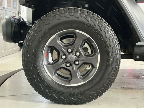 Used 2023 Jeep Gladiator Rubicon w/ Trailer Tow Package AWD/4WD image 13