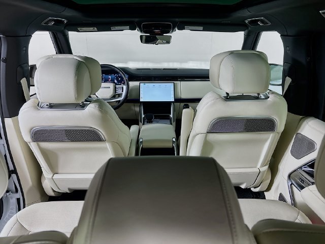 Used 2025 Land Rover Range Rover Autobiography AWD/4WD image 24