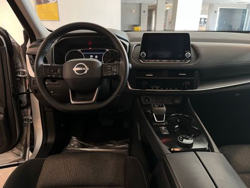 Used 2025 Nissan Rogue SV image 35