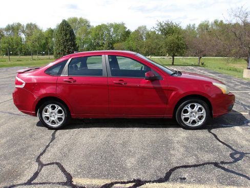 Used 2009 Ford Focus SES FWD image 9