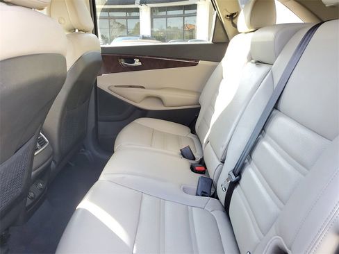 Used 2016 Kia Sorento EX image 14