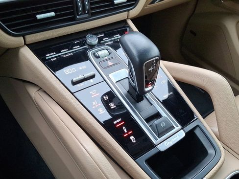 Used 2023 Porsche Cayenne S image 18