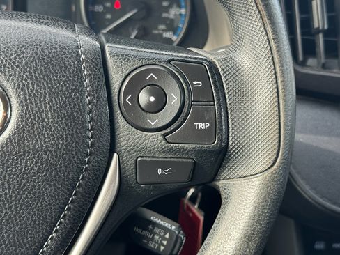 Used 2018 Toyota RAV4 LE image 13