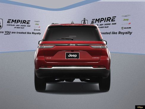 Used 2025 Jeep Grand Cherokee Laredo X w/ Luxury Tech Group I AWD/4WD image 8