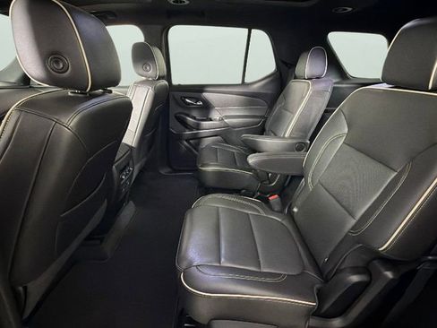 Used 2023 Chevrolet Traverse Premier FWD image 27