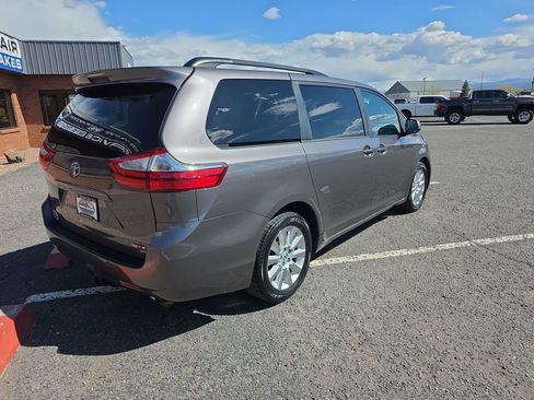 Used 2015 Toyota Sienna LE AWD/4WD image 7