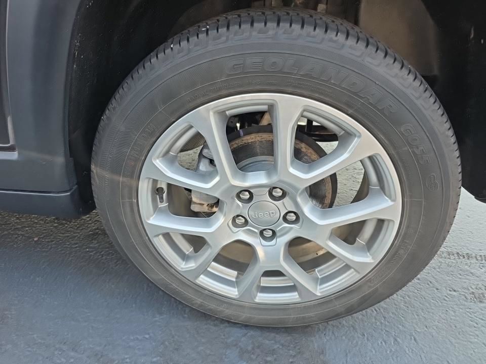 Used 2023 Jeep Compass Latitude AWD/4WD image 11