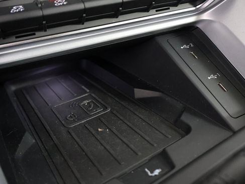 Used 2025 Audi Q3 2.0T Premium w/ Convenience Package image 5