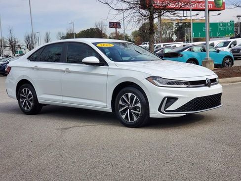 Used 2025 Volkswagen Jetta S image 1