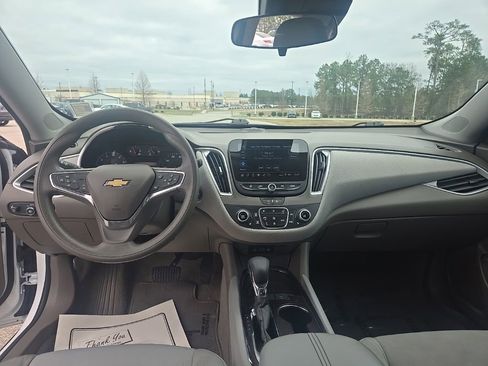 Used 2025 Chevrolet Malibu LT image 30