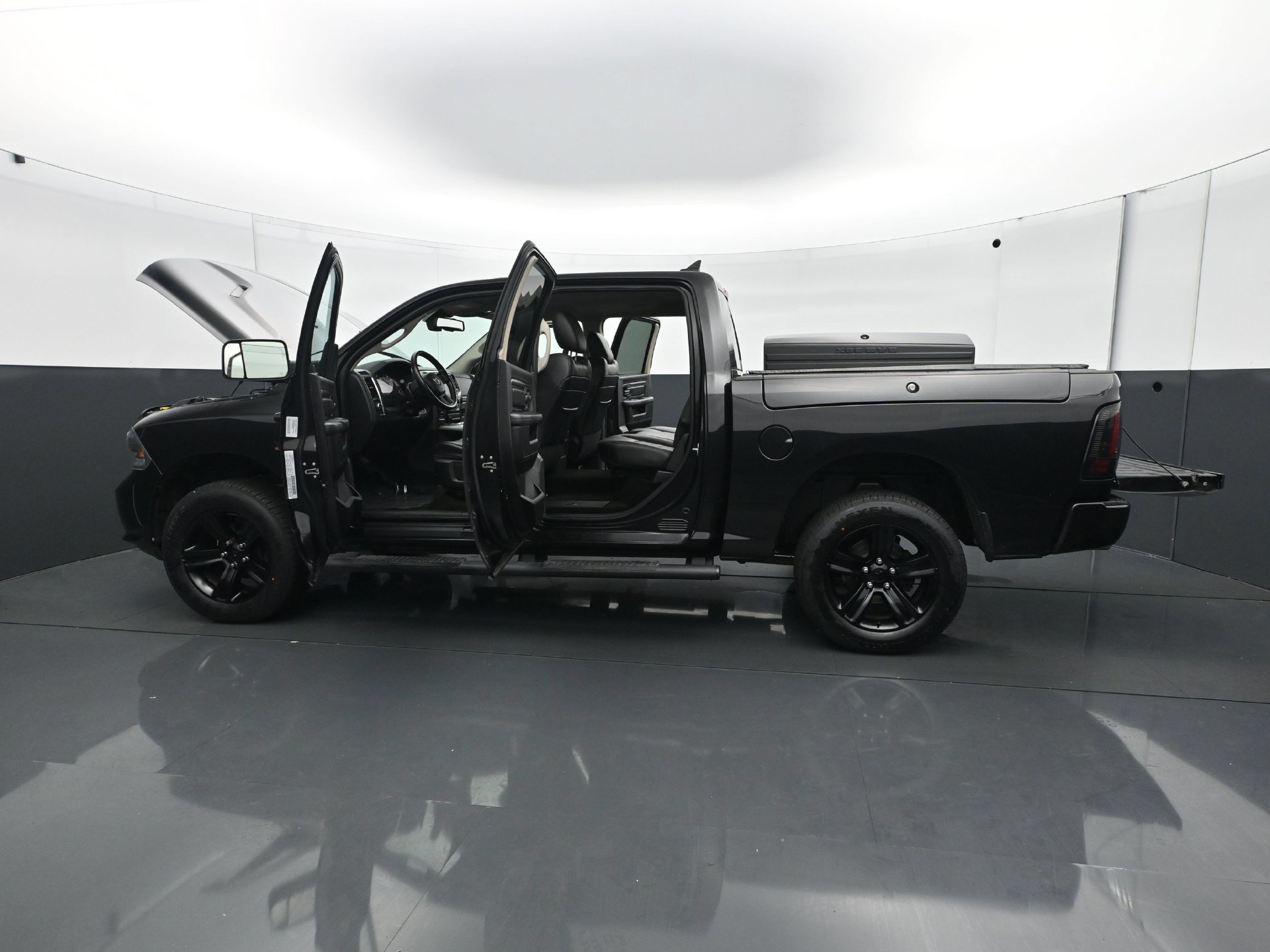 Used 2015 RAM 1500 Sport w/ Black Ram 1500 Sport Group AWD/4WD image 31