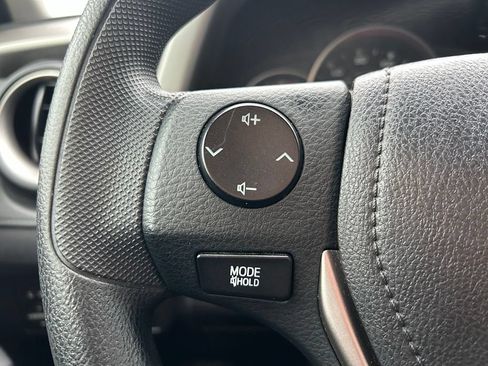 Used 2016 Toyota RAV4 LE FWD image 17