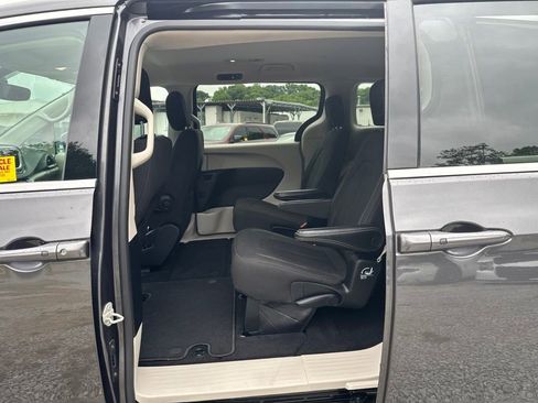 Used 2023 Chrysler Voyager LX FWD image 15