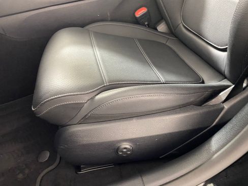 Used 2025 Mercedes-Benz C 300 4MATIC Sedan image 12