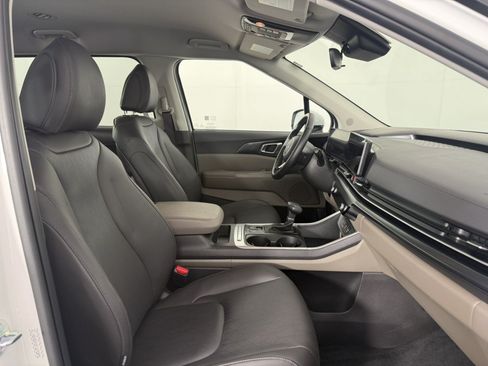 Used 2026 Kia Carnival FWD image 10
