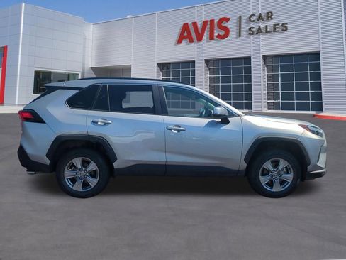 Used 2025 Toyota RAV4 XLE AWD/4WD image 5