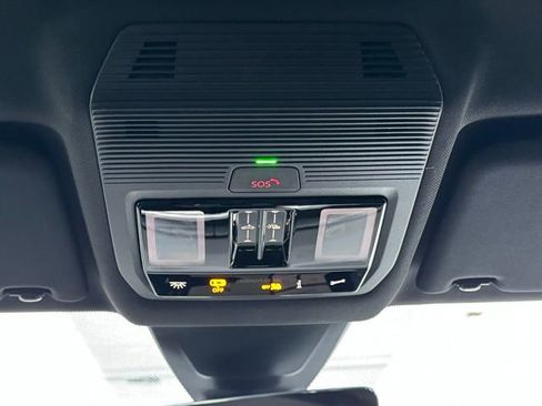 New 2026 Volkswagen Atlas Cross Sport SEL R-Line image 18