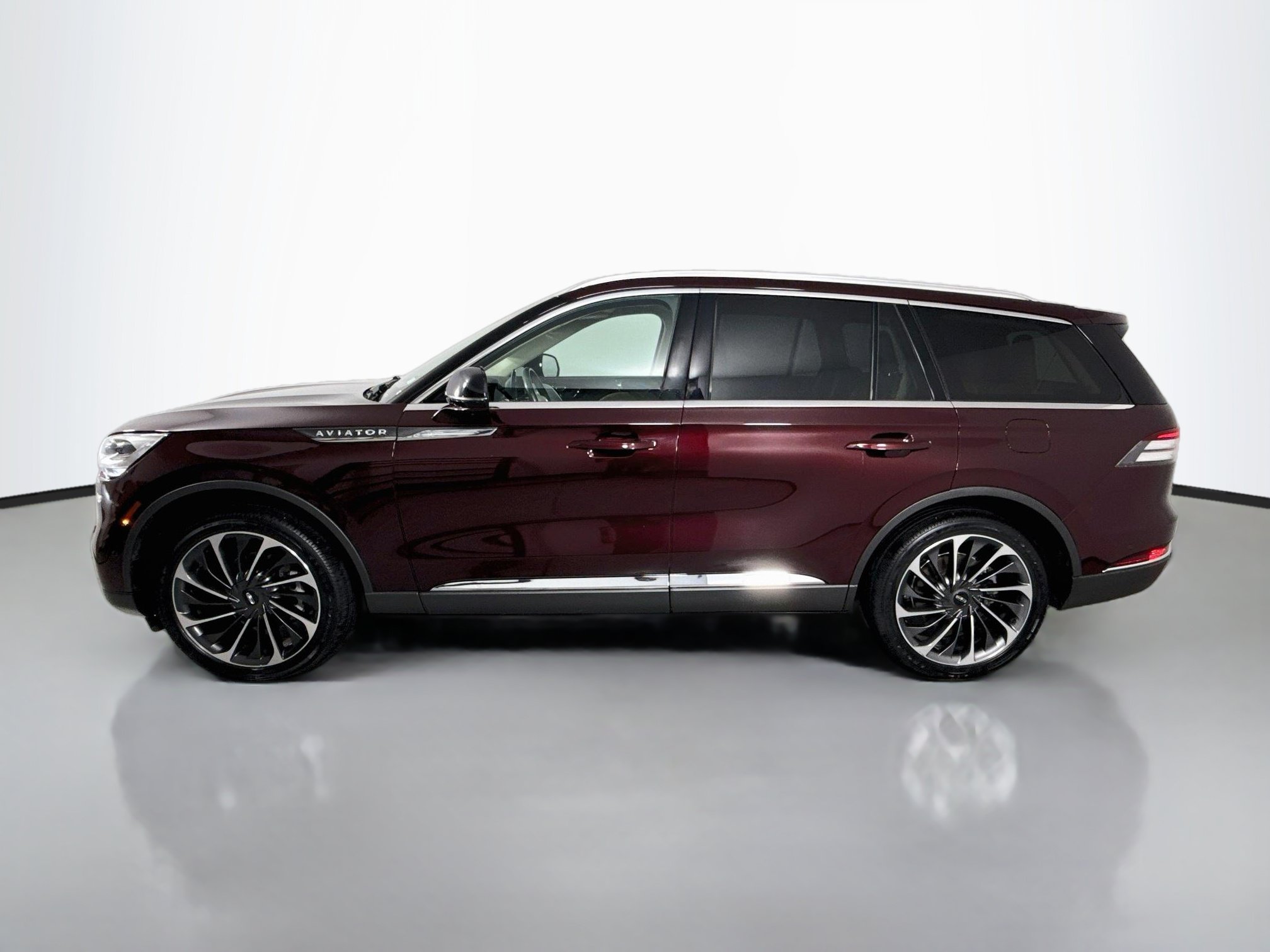 Used 2022 Lincoln Aviator Reserve w/ Equipment Group 201A AWD/4WD image 4