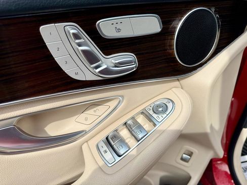 Used 2020 Mercedes-Benz GLC 300 4MATIC image 15