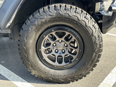 Used 2023 Jeep Wrangler Unlimited Rubicon w/ Xtreme 35 Tire Package image 13