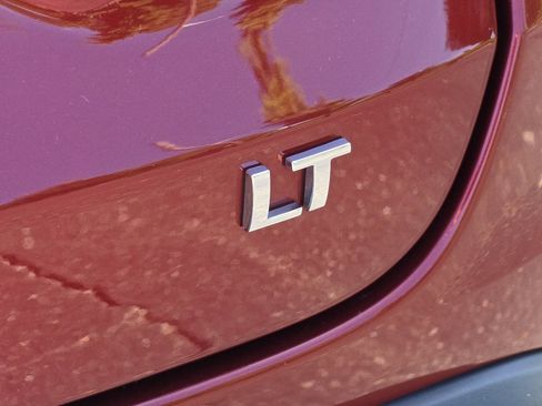 Used 2025 Chevrolet Trax LT FWD image 13