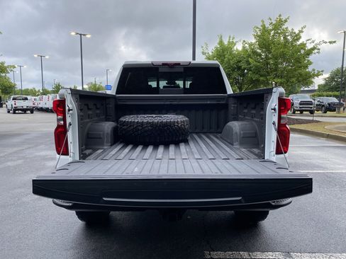 Used 2025 Chevrolet Silverado 1500 ZR2 w/ Technology Package AWD/4WD image 11