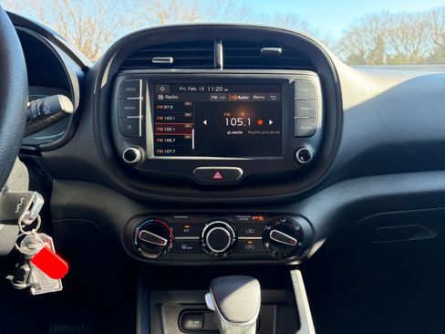 Used 2025 Kia Soul LX w/ LX Technology Package image 17
