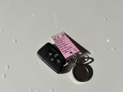 Used 2024 Volkswagen Taos SE w/ Panoramic Sunroof Package image 45