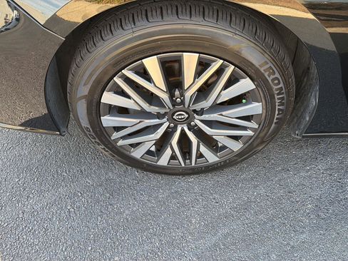 Used 2024 Nissan Altima 2.5 SV FWD image 34