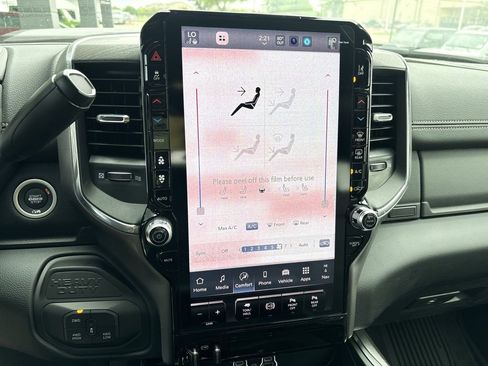 New 2026 RAM 2500 Laramie AWD/4WD image 19