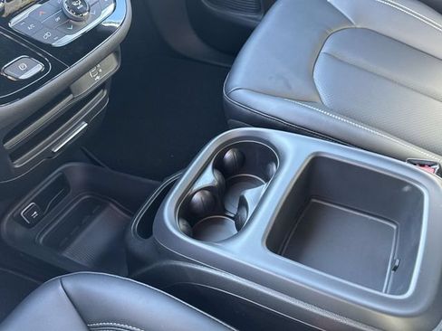New 2026 Chrysler Pacifica Select FWD image 25