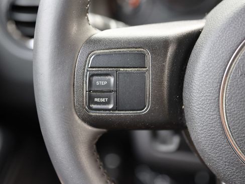 Used 2014 Jeep Patriot Latitude AWD/4WD image 28