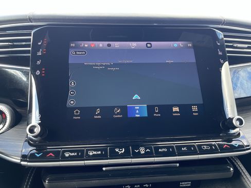 Used 2023 Jeep Wagoneer Series III w/ Preferred Equipment Group image 7