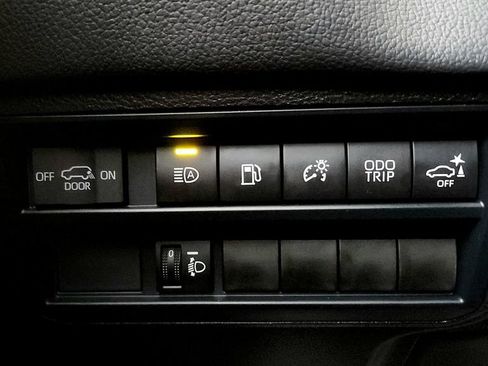 Certified 2025 Toyota Sequoia SR5 AWD/4WD image 40