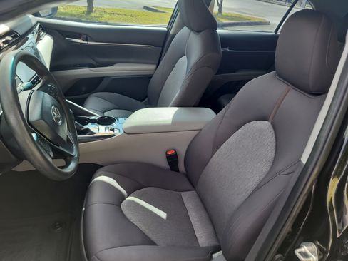 Used 2020 Toyota Camry LE image 18