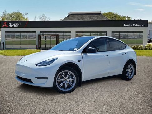 Used 2022 Tesla Model Y Long Range AWD/4WD image 1