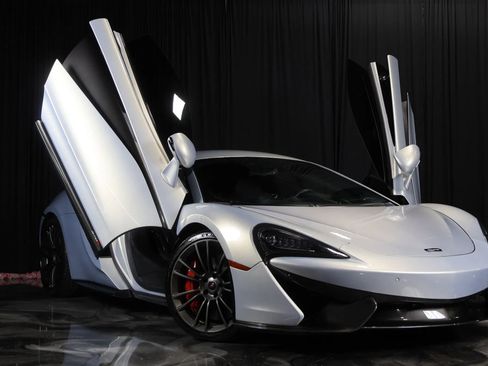 Used 2017 McLaren 570S Coupe RWD image 9