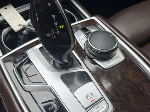 Used 2016 BMW 750i xDrive image 10