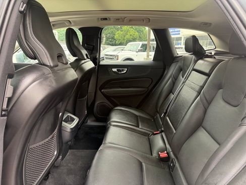 Used 2021 Volvo XC60 T5 Momentum w/ Premium Package AWD/4WD image 26